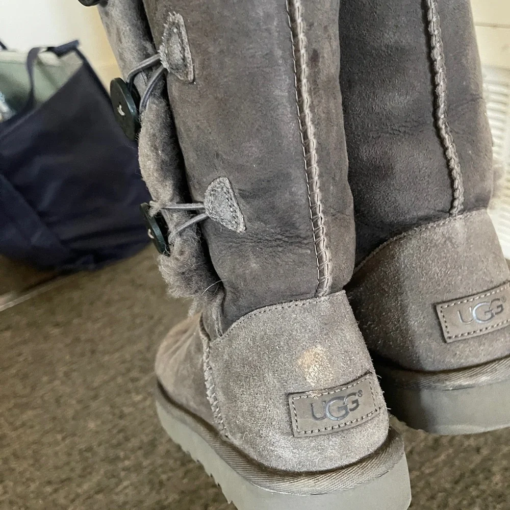 UGG stylish gray